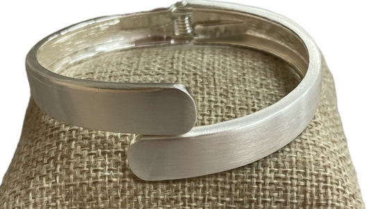 Matte Silver Oval Line Bracelet