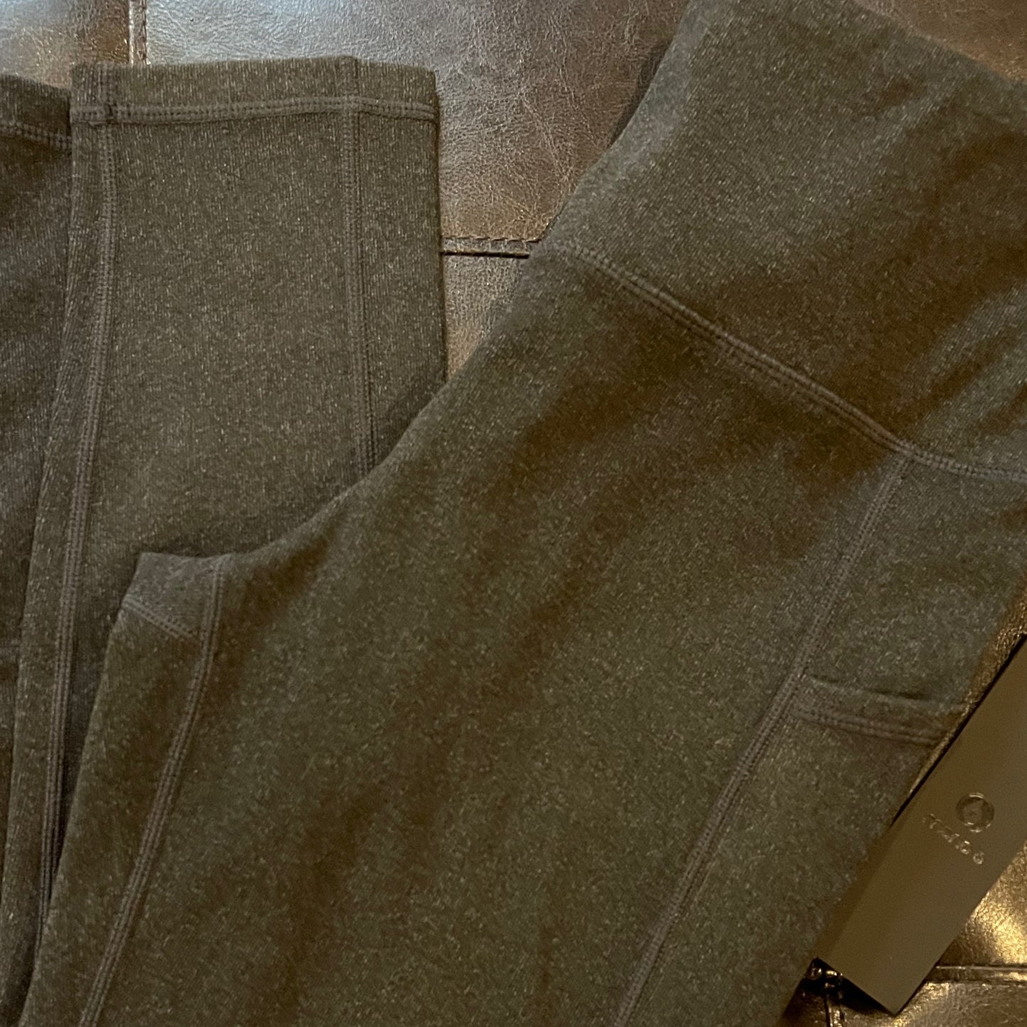 Plus black ribbed high waist pocket leggings